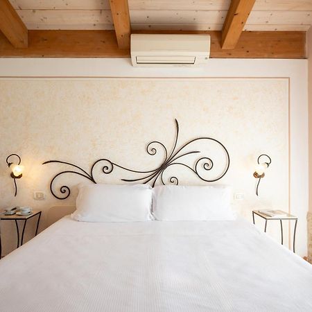Lola Piccolo Hotel E Appartamenti Marina di Grosseto Buitenkant foto