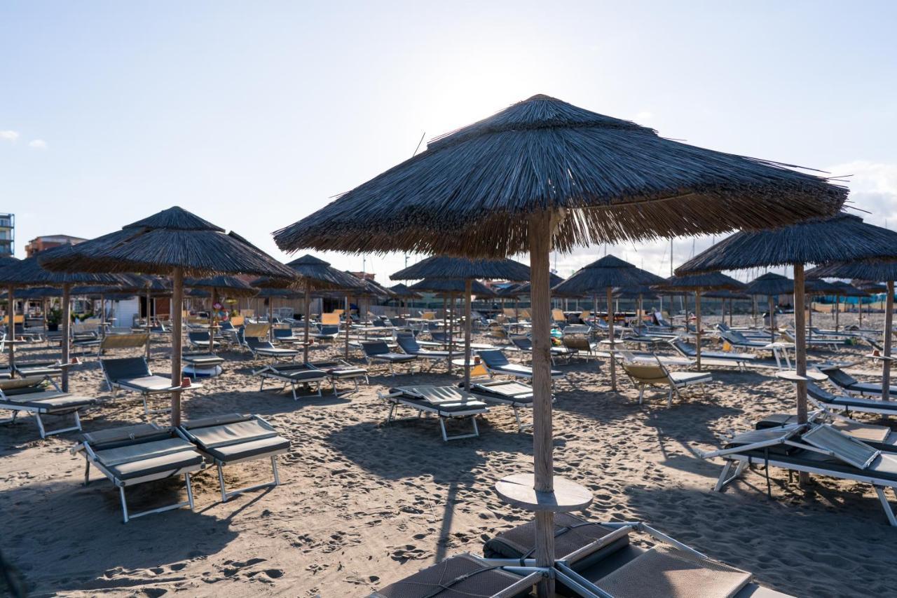 Lola Piccolo Hotel E Appartamenti Marina di Grosseto Buitenkant foto