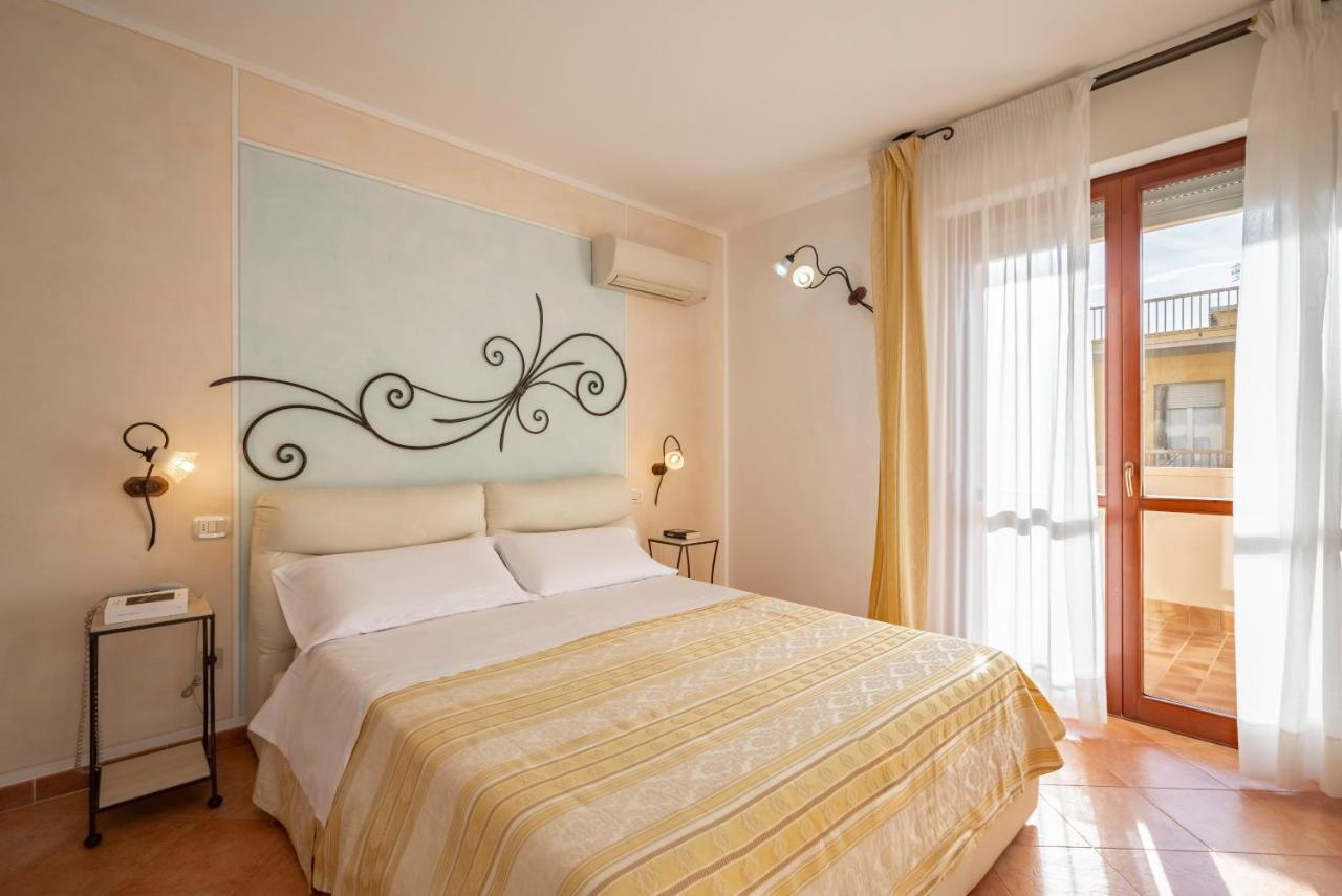 Lola Piccolo Hotel E Appartamenti Marina di Grosseto Buitenkant foto