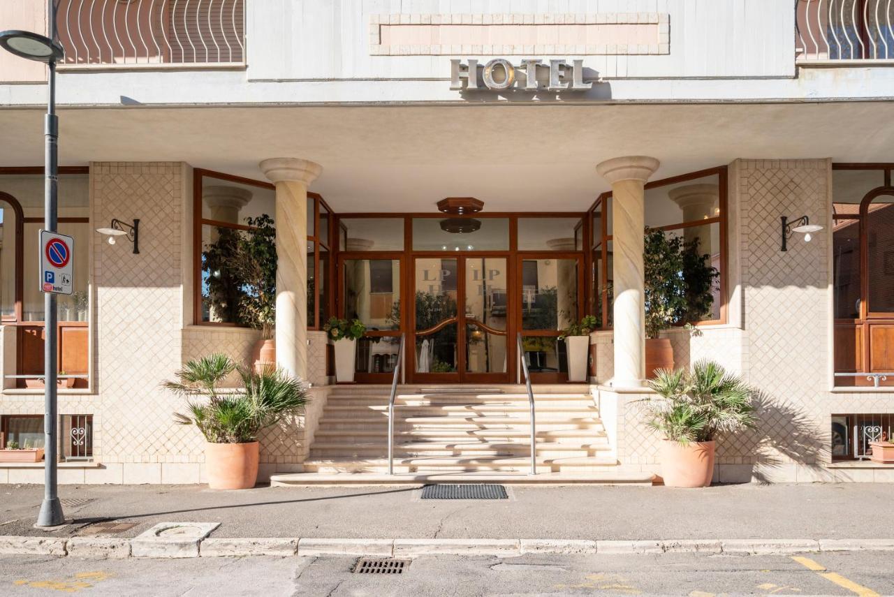 Lola Piccolo Hotel E Appartamenti Marina di Grosseto Buitenkant foto