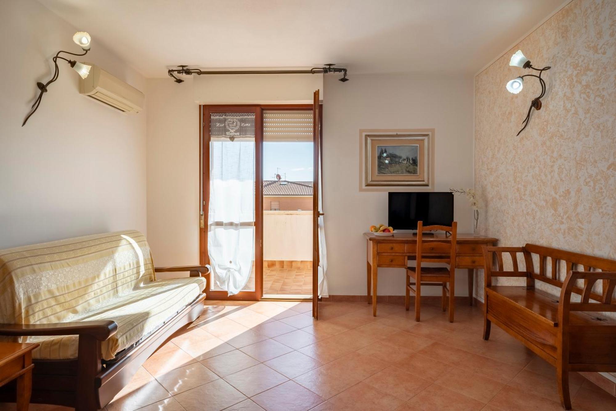 Lola Piccolo Hotel E Appartamenti Marina di Grosseto Buitenkant foto