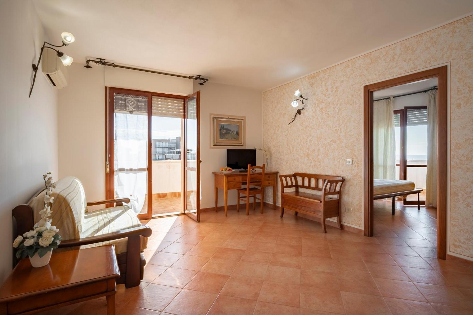 Lola Piccolo Hotel E Appartamenti Marina di Grosseto Buitenkant foto