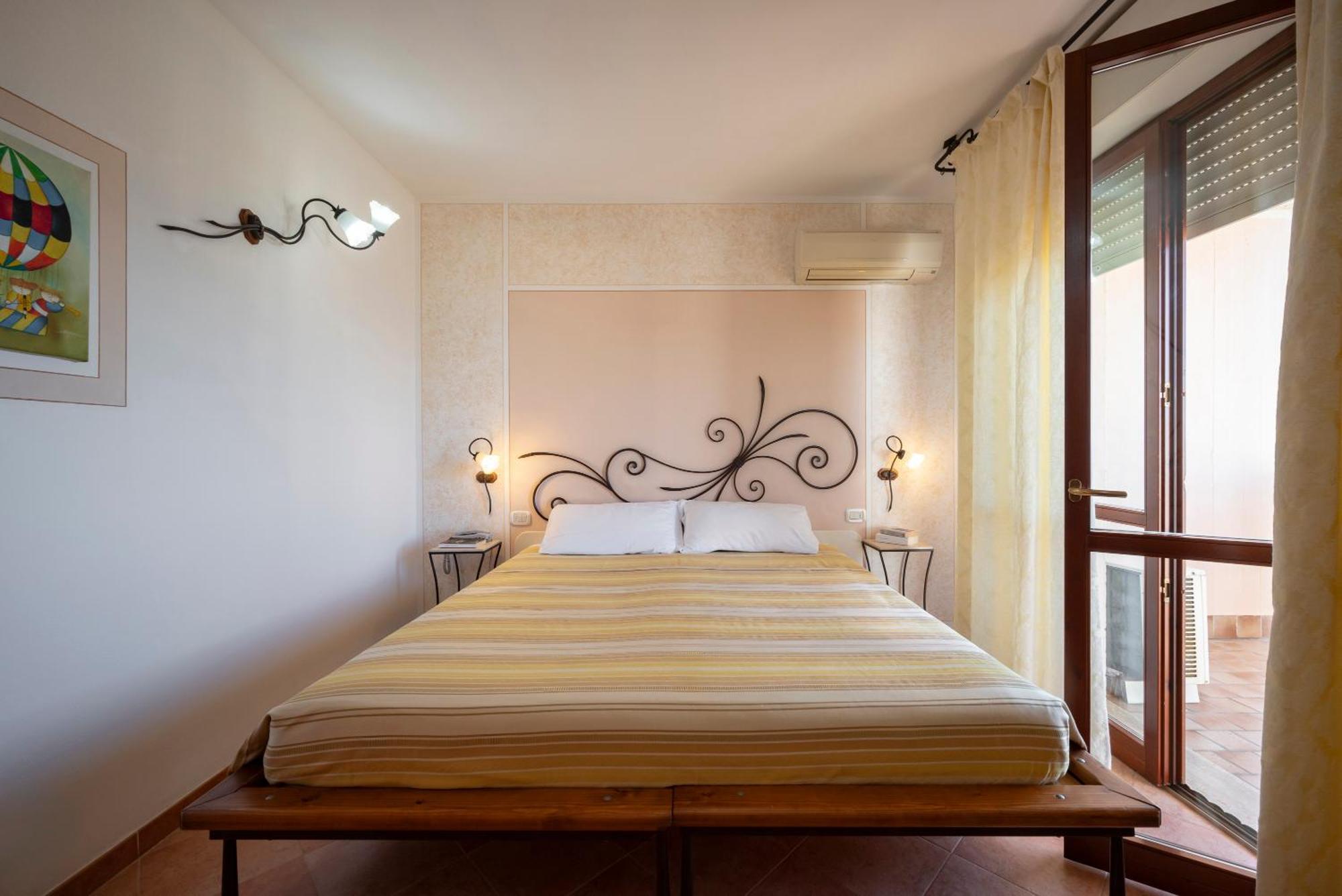 Lola Piccolo Hotel E Appartamenti Marina di Grosseto Buitenkant foto