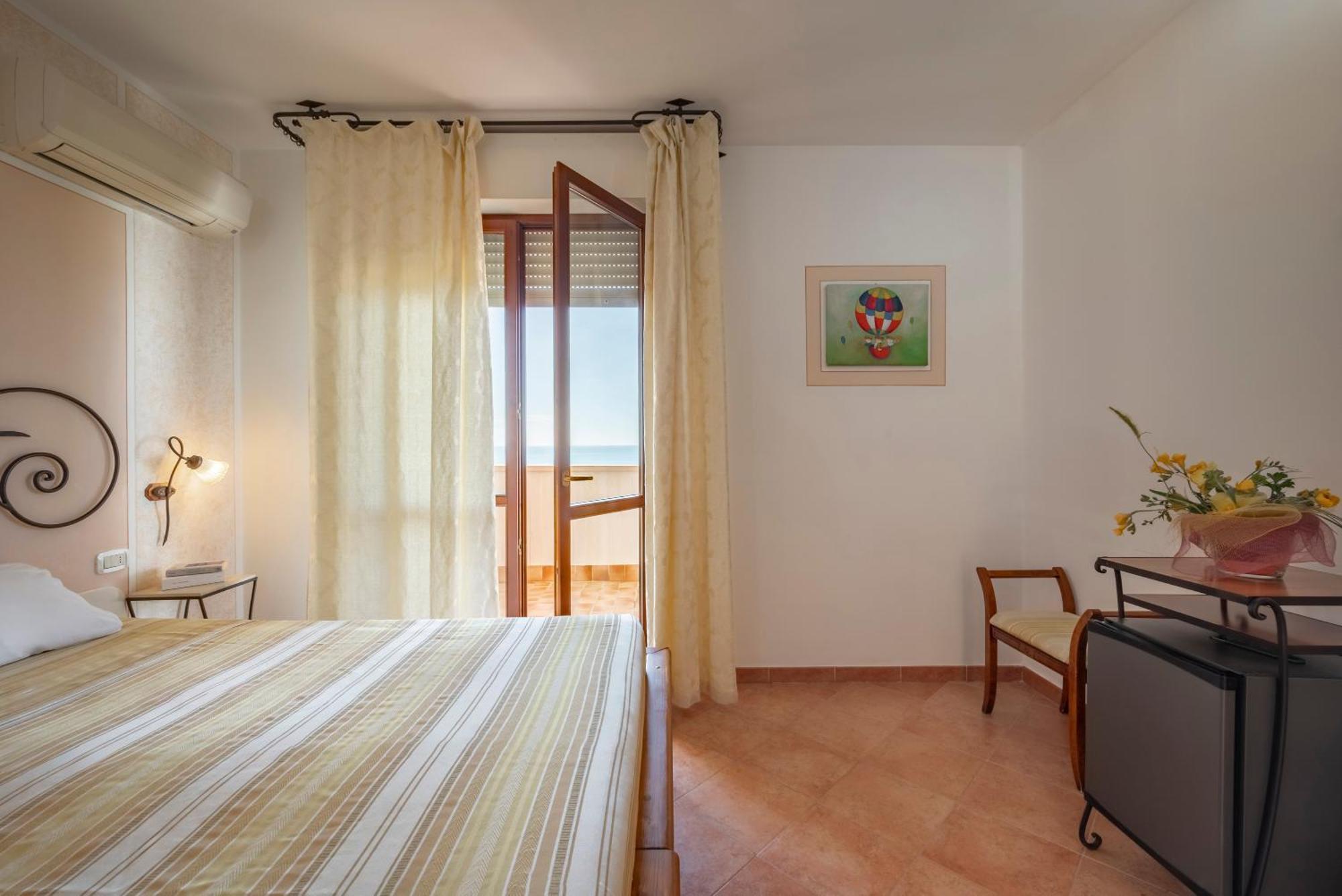 Lola Piccolo Hotel E Appartamenti Marina di Grosseto Buitenkant foto