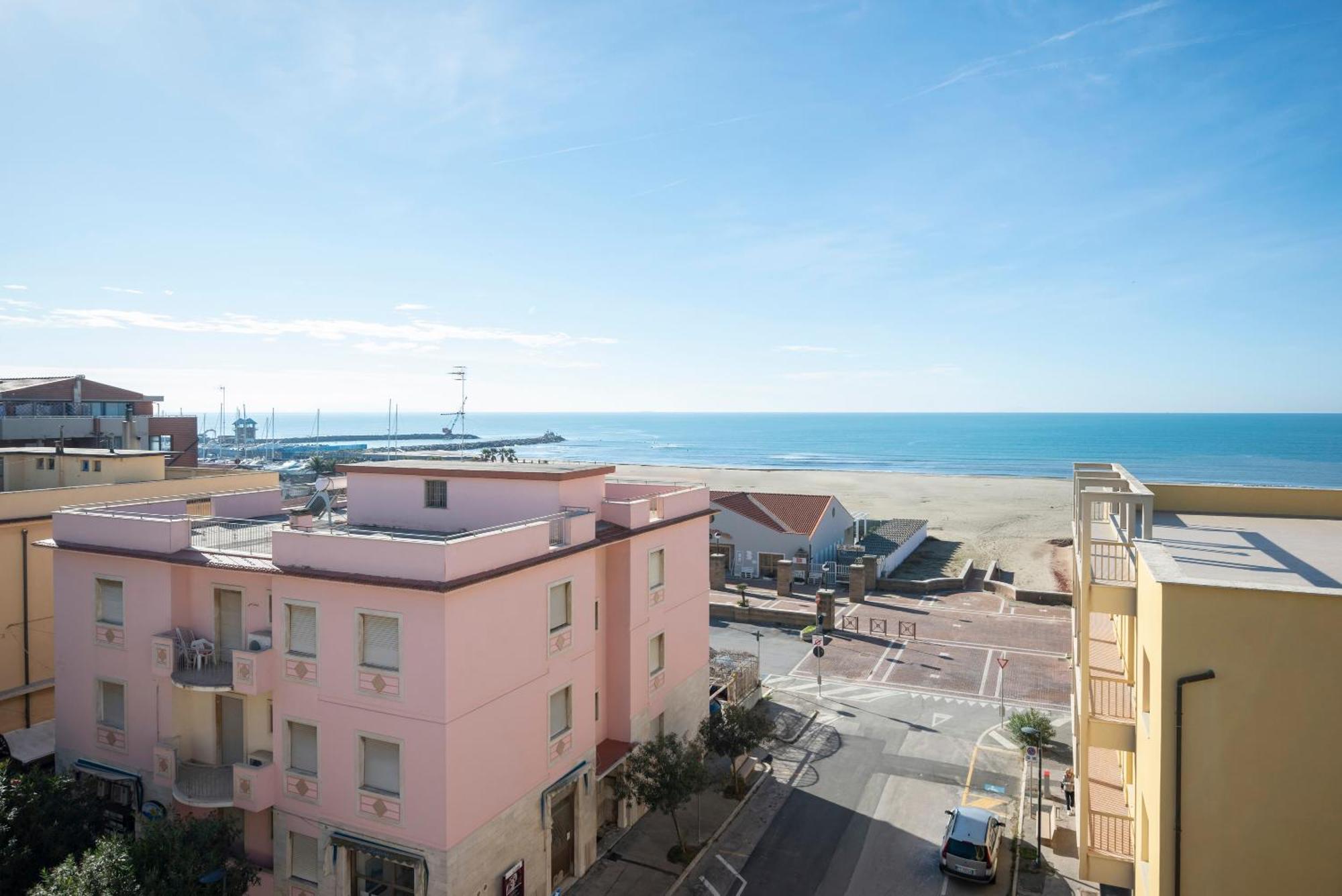 Lola Piccolo Hotel E Appartamenti Marina di Grosseto Buitenkant foto