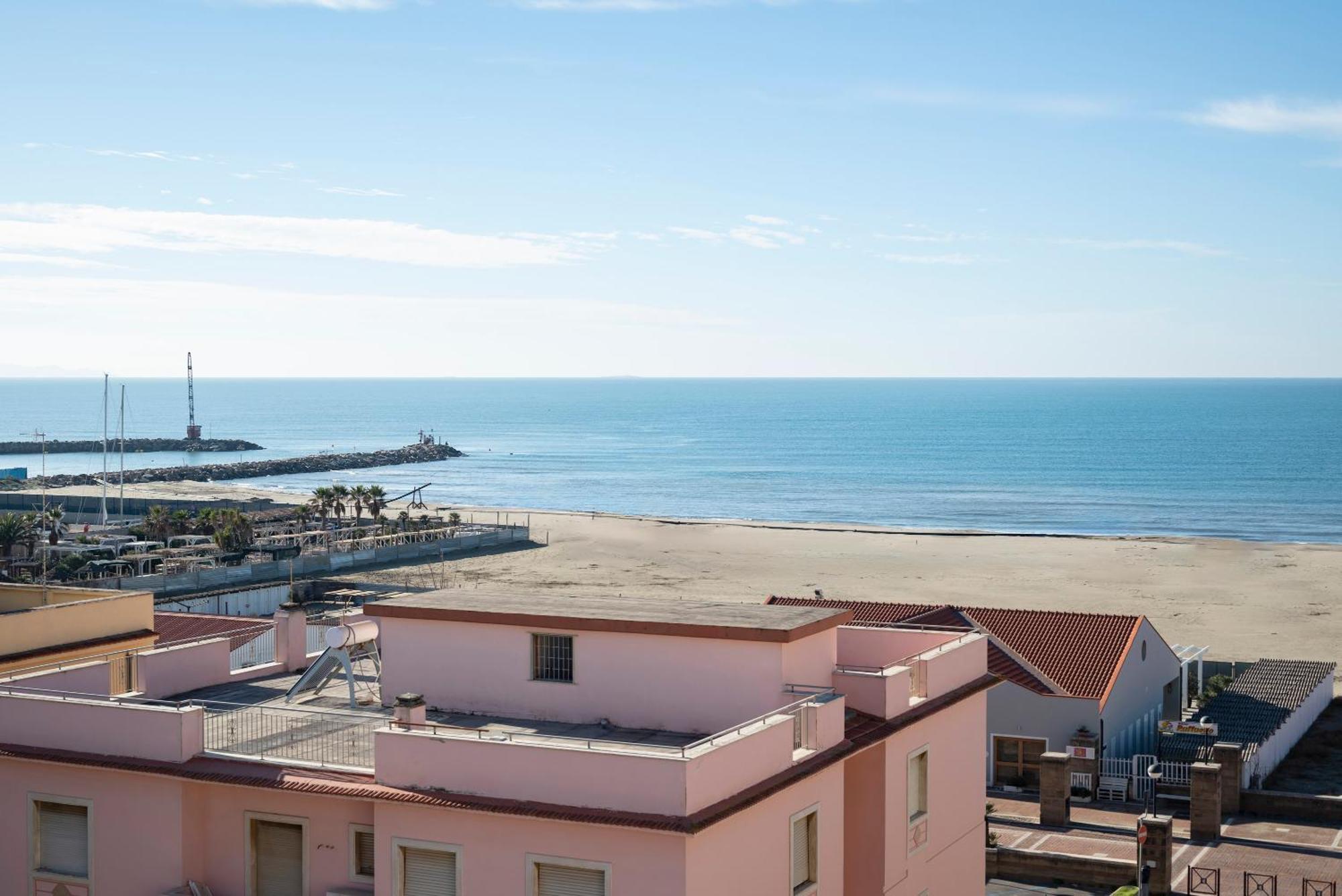 Lola Piccolo Hotel E Appartamenti Marina di Grosseto Buitenkant foto