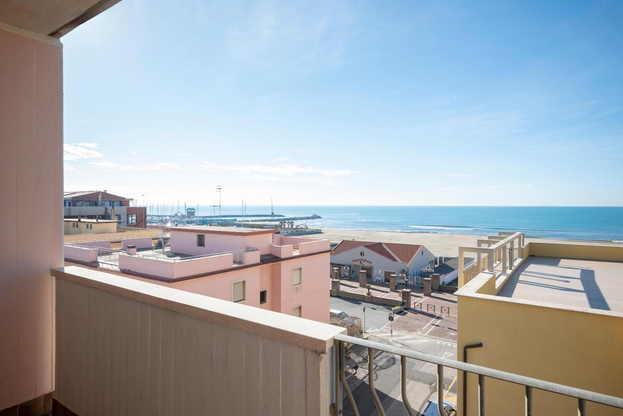 Lola Piccolo Hotel E Appartamenti Marina di Grosseto Buitenkant foto