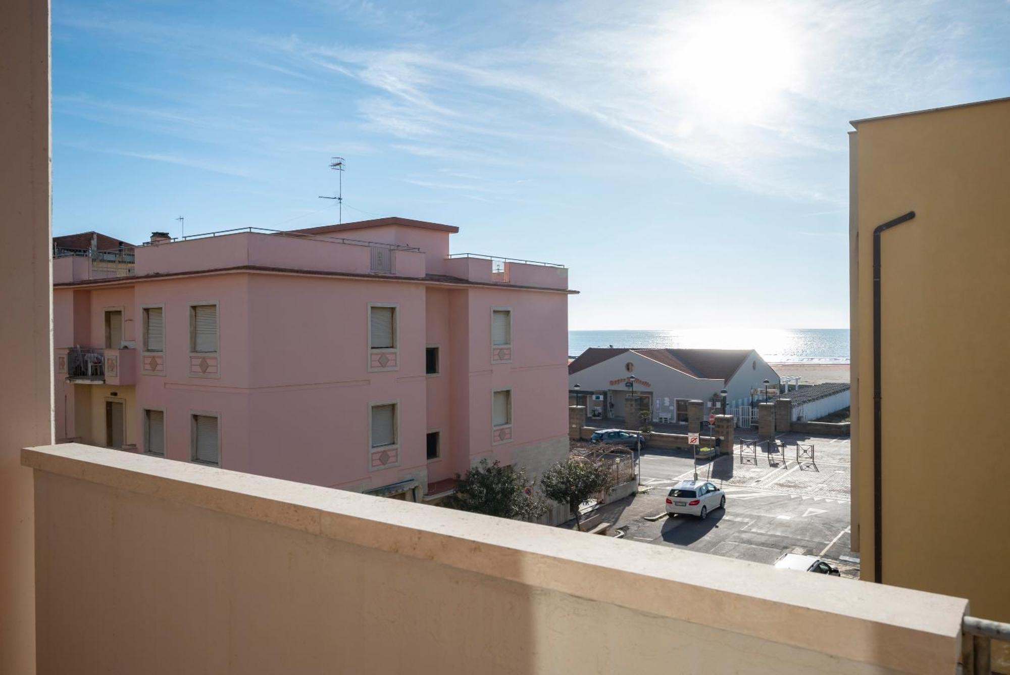 Lola Piccolo Hotel E Appartamenti Marina di Grosseto Buitenkant foto