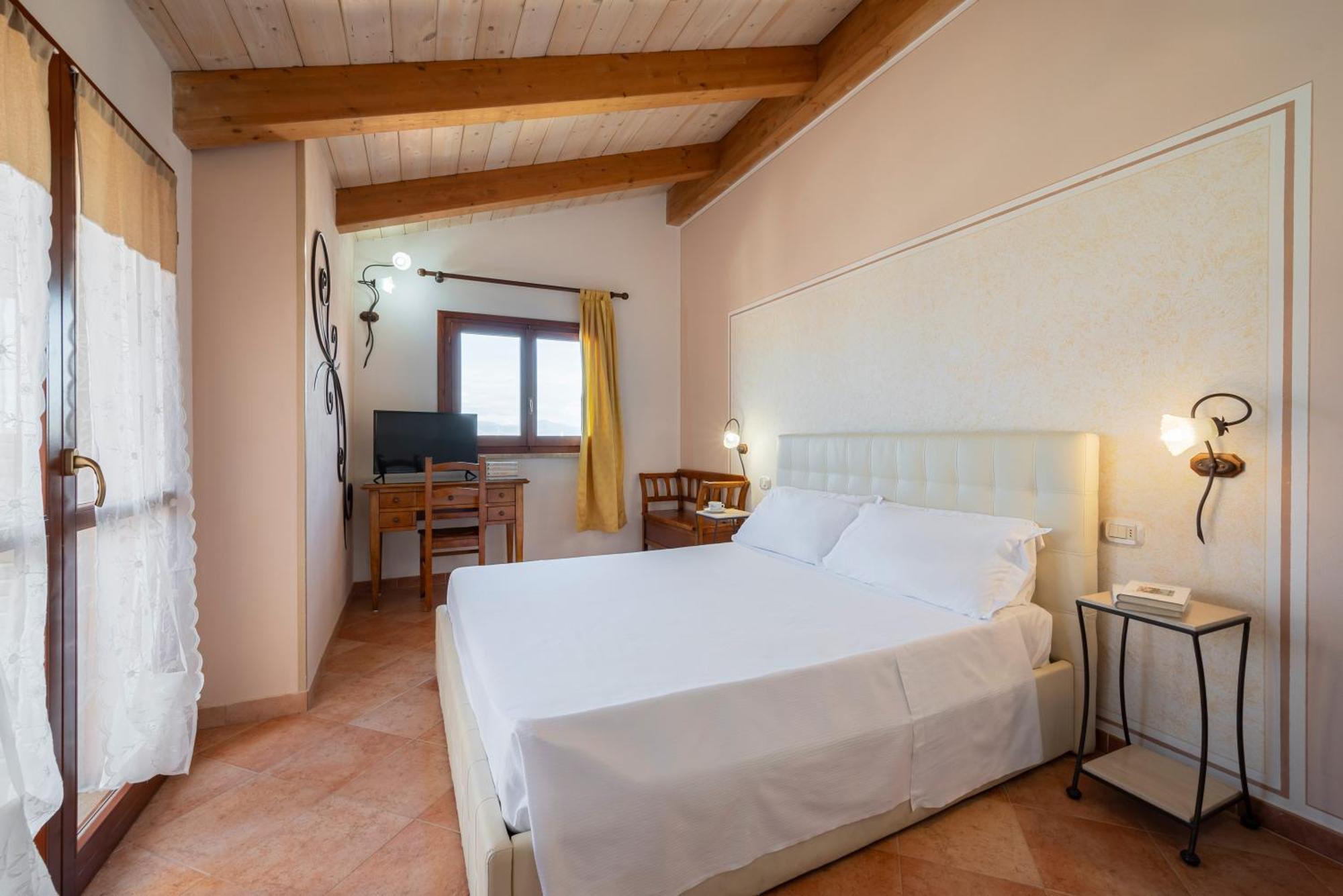 Lola Piccolo Hotel E Appartamenti Marina di Grosseto Buitenkant foto